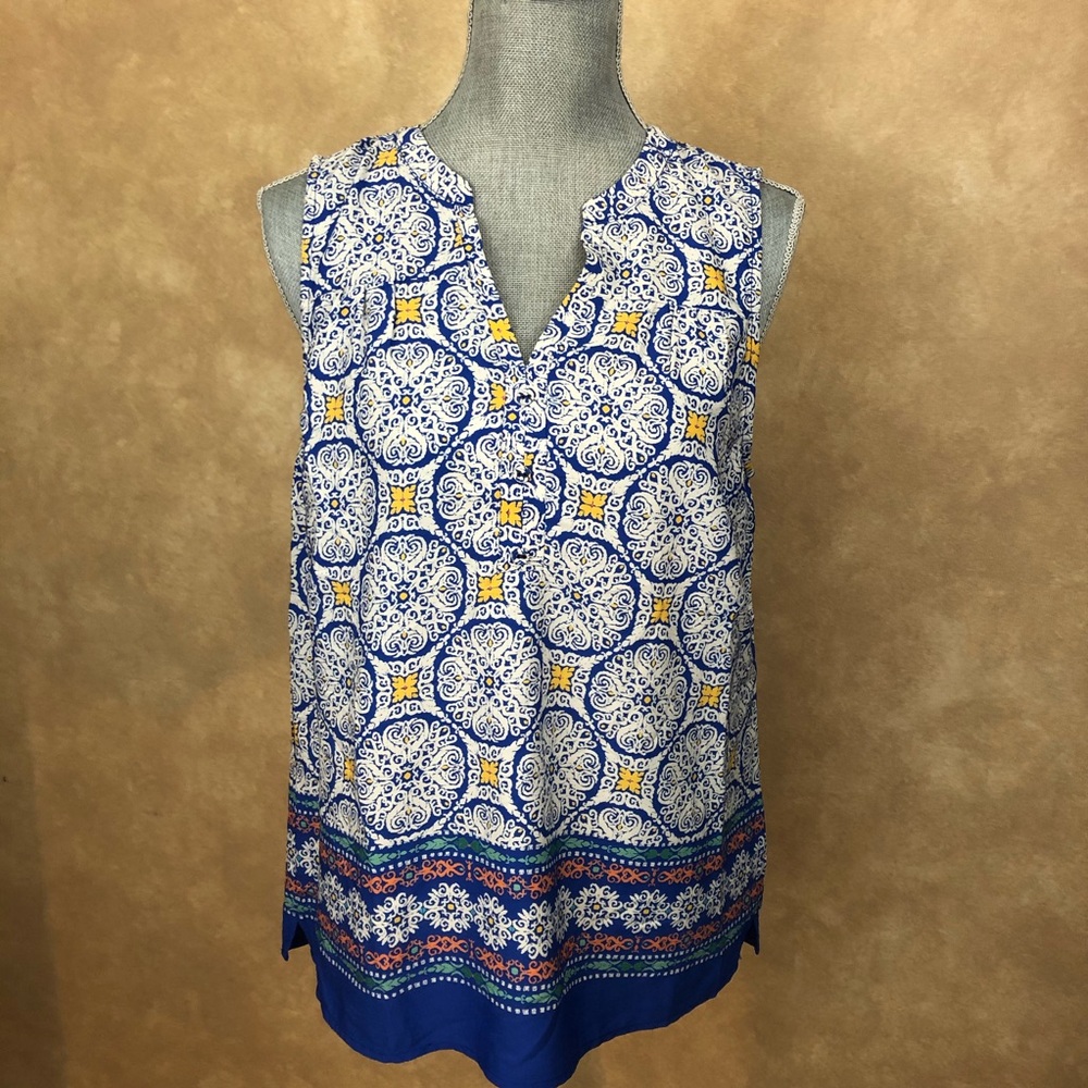 Skies Are Blue top- Stitch Fix- NWT